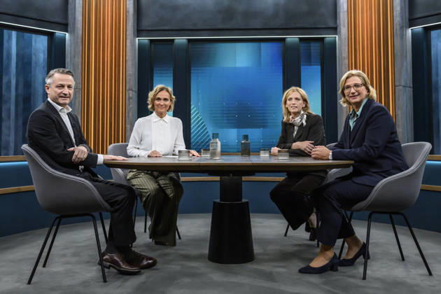 Pictured, from left: Nikolaus Blome, Head of the Politics and Society Department, RTL ntv; Caren Miosga; Karin Prien, Federal Minister of Education, Family, Senior Citizens, Women, and Youth, CDU; Anke Rehlinger, Minister-President of Saarland, SPD, GER, Berlin, studio, guest on Caren Miosga’s show, political talk show, TV, Copyright: HMBxMedia UwexKoch