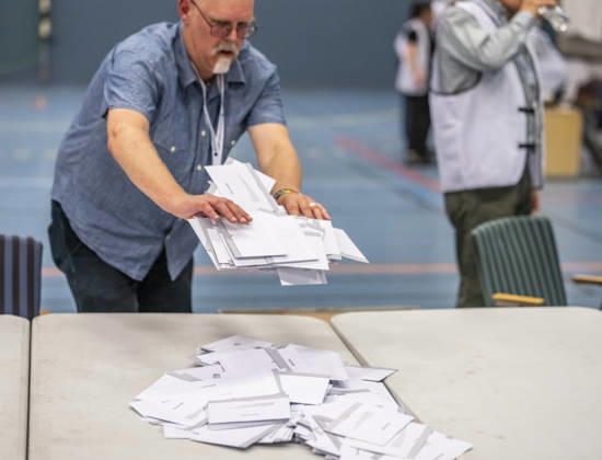 MALMÖ, September 13, 2026 Ballot envelopes are placed on the table as the counting of votes begins at the polling place at Kockums Fritid in Malmö on Election Day, September 13, 2026. MALMÖ, SWEDEN x50090x  Copyright: xJohanxNilssonx xTTx RÖSTRÄKNING - VALET 2026 8nmd6wuhXyQ