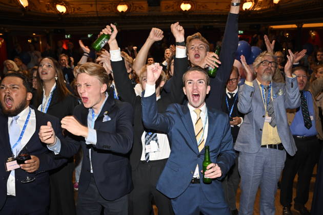 STOCKHOLM, SWEDEN 20260913 Cheers at the Liberal Party’s election night party at the Vasateatern, Vasagatan, STOCKHOLM, SWEDEN x10040x  Copyright: xAndersxWiklund TTx VAL 2026 VALVAKA L UGQCVZsJEZw