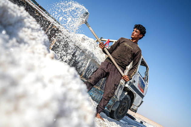 Workers in Syria-Iraq border s Deir ez-Zor Desert make a living from salt DEIR EZ-ZOR, SYRIA - SEPTEMBER 10: Workers laboring in the Deir ez-Zor Desert on the Syria-Iraq border try to support their families with the salt they extract from deep in the ground, enduring scorching heat and thick dust in Deir ez-Zor, Syria on September 10, 2026. After putting the salt they dig out of the earth through various processes, workers gather it with wheelbarrows and load it onto trucks. Despite all these harsh conditions, salt production continues to be one of the most vital sources of livelihood for the local population. Abdulrhman El Ali Anadolu Deir ez-Zor Syria. Editorial use only. Please get in touch for any other usage.  Copyright: x2026xAnadoluxAbdulrhmanxElxAlix