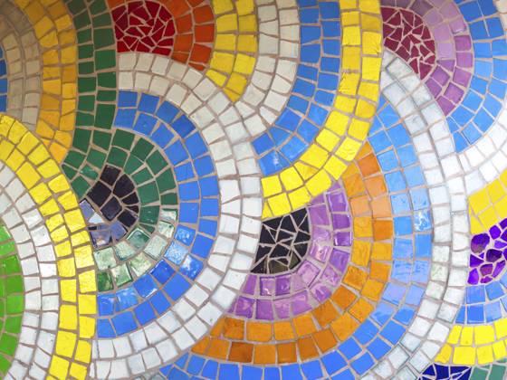 Creative Highlights World Farbenfrohes, abstraktes Mosaikmuster mit spiralförmigen geometrischen Formen, lebendiger Keramikfliesenhintergrund für zeitgenössische Kunst, Innenausstattung, kreatives Design, Architektur, modernes Texturkonzept Farbenfrohes, abstraktes Mosaikmuster mit spiralförmigen geometrischen Formen, lebhafter Keramikfliesenhintergrund für zeitgenössische Kunst, Innenausstattung, kreatives Design, Architektur, modernes Texturkonzept Copyright: imageBROKER EvgeniiaxGordeeva ibxiqx18667526.jpg