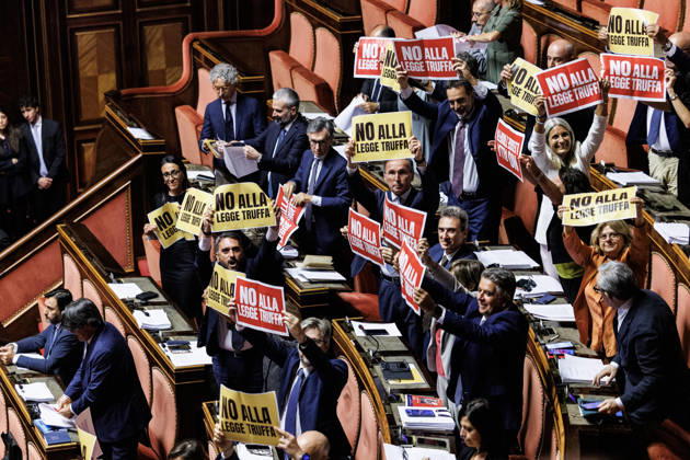 September 15, 2026, Rome, Italia, Italy: Opposition protests during the Senate s general debate and final vote on the electoral law, Rome, September 15, 2026. Rome Italy  - ZUMAa289 20260915_zia_a289_022 Copyright: xFrancescoxFotiax xAgfx