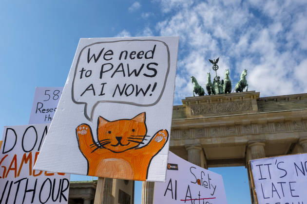 On Tuesday, September 15, 2026, activists held a demonstration in front of the Brandenburg Gate to draw attention to the risks posed by artificial intelligence (AI). The Super AI: No, Thank You Copyright: epd-bild RolfxZoellner epd-Demo_KI-Moratorium2-kopieren