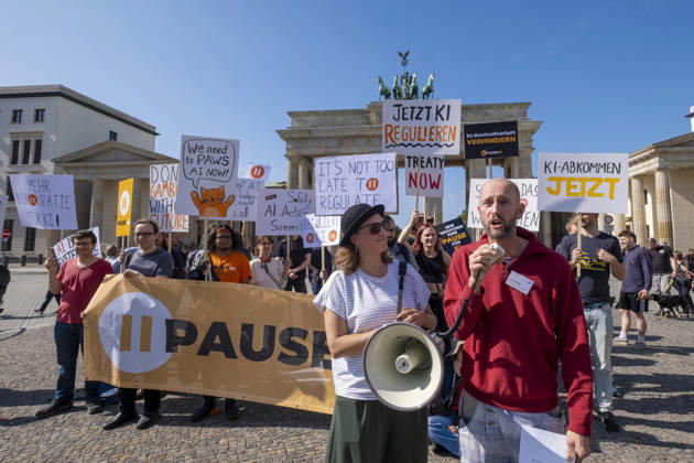 On Tuesday, September 15, 2026, activists held a demonstration in front of the Brandenburg Gate to draw attention to the risks posed by artificial intelligence (AI). The Super AI: No, Thank You Copyright: epd-bild RolfxZoellner epd-Demo_KI-Moratorium5-kopieren