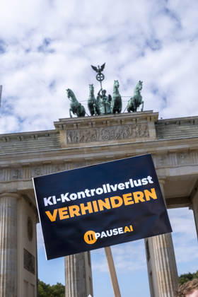 On Tuesday, September 15, 2026, activists held a demonstration in front of the Brandenburg Gate to draw attention to the risks posed by artificial intelligence (AI). The Super AI? No, Thanks ca Copyright: epd-bild RolfxZoellner _DSF3270