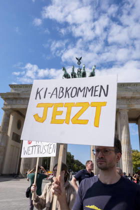 On Tuesday, September 15, 2026, activists held a demonstration in front of the Brandenburg Gate to draw attention to the risks posed by artificial intelligence (AI). The Super AI? No, Thanks ca Copyright: epd-bild RolfxZoellner _DSF3299