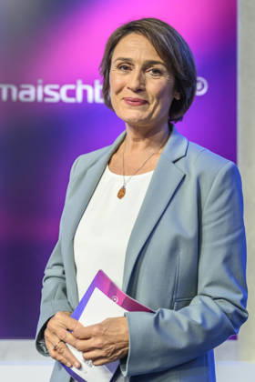 Pictured, from left: Sandra Maischberger, GER, Berlin, studio, guest on *Maischberger*, political talk show, TV, program, with host Sandra Maischberger, *Das Erste*, from Adlershof, Am Studio 20, September 16, 2026, Copyright: HMBxMedia UwexKoch