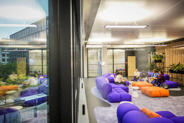 Fotostory Pressetermin bei Zalando: ZALANDO Outlet Store, Headquarters, and Workspaces in Berlin, photographed on September 16, 2026, Berlin, September 16, 2026, Berlin, Germany FOR EDITORIAL USE ONLY – IMAGE USE ONLY IN A ZALANDO CONTEXT Copyright: xDominikxButzmannx