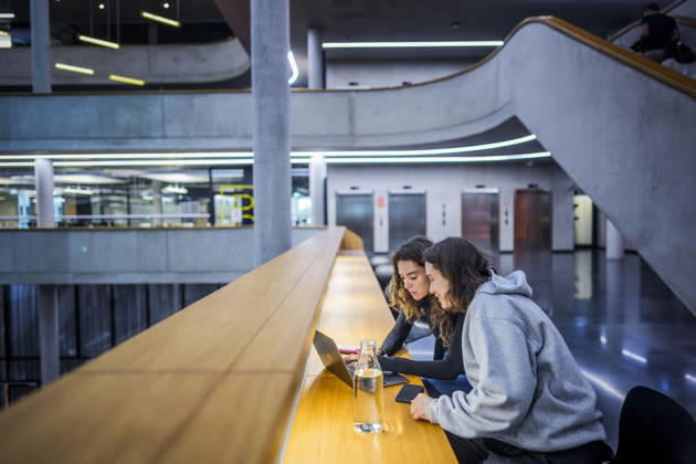 Fotostory Pressetermin bei Zalando: ZALANDO Outlet Store, Headquarters, and Workspaces in Berlin, photographed on September 16, 2026, Berlin, September 16, 2026, Berlin, Germany FOR EDITORIAL USE ONLY – IMAGE USE ONLY IN A ZALANDO CONTEXT Copyright: xDominikxButzmannx