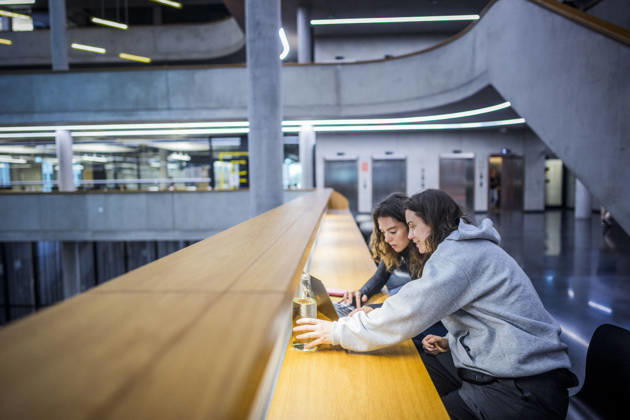 Fotostory Pressetermin bei Zalando: ZALANDO Outlet Store, Headquarters, and Workspaces in Berlin, photographed on September 16, 2026, Berlin, September 16, 2026, Berlin, Germany FOR EDITORIAL USE ONLY – IMAGE USE ONLY IN A ZALANDO CONTEXT Copyright: xDominikxButzmannx