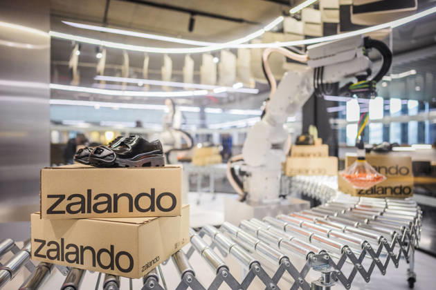 Fotostory Pressetermin bei Zalando: ZALANDO Outlet Store, Headquarters, and Workspaces in Berlin, photographed on September 16, 2026, Berlin, September 16, 2026, Berlin, Germany FOR EDITORIAL USE ONLY – IMAGE USE ONLY IN A ZALANDO CONTEXT Copyright: xDominikxButzmannx