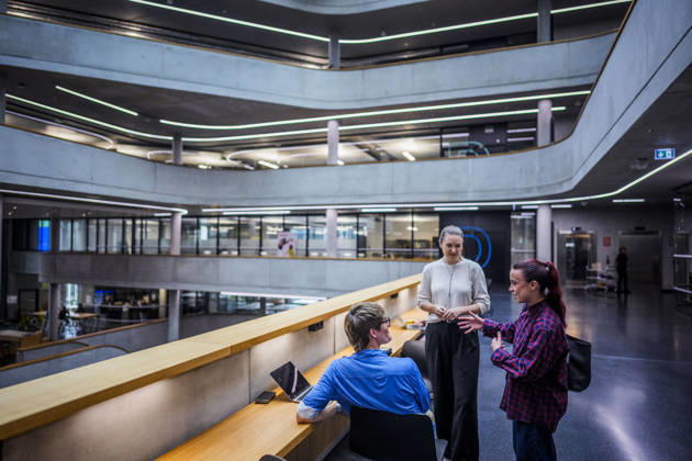 Fotostory Pressetermin bei Zalando: ZALANDO Outlet Store, Headquarters, and Workspaces in Berlin, photographed on September 16, 2026, Berlin, September 16, 2026, Berlin, Germany FOR EDITORIAL USE ONLY – IMAGE USE ONLY IN A ZALANDO CONTEXT Copyright: xDominikxButzmannx