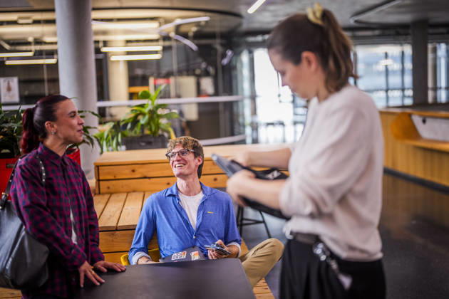 Fotostory Pressetermin bei Zalando: ZALANDO Outlet Store, Headquarters, and Workspaces in Berlin, photographed on September 16, 2026, Berlin, September 16, 2026, Berlin, Germany FOR EDITORIAL USE ONLY – IMAGE USE ONLY IN A ZALANDO CONTEXT Copyright: xDominikxButzmannx