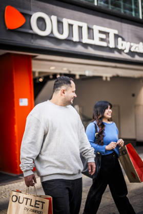 Fotostory Pressetermin bei Zalando: ZALANDO Outlet Store, Headquarters, and Workspaces in Berlin, photographed on September 16, 2026, Berlin, September 16, 2026, Berlin, Germany FOR EDITORIAL USE ONLY – IMAGE USE ONLY IN A ZALANDO CONTEXT Copyright: xDominikxButzmannx