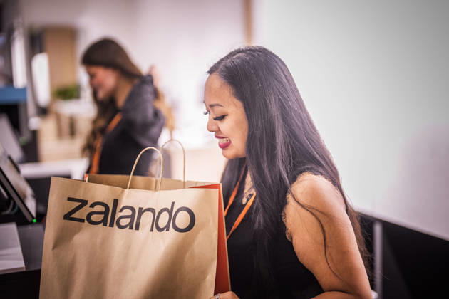 Fotostory Pressetermin bei Zalando: ZALANDO Outlet Store, Headquarters, and Workspaces in Berlin, photographed on September 16, 2026, Berlin, September 16, 2026, Berlin, Germany FOR EDITORIAL USE ONLY – IMAGE USE ONLY IN A ZALANDO CONTEXT Copyright: xDominikxButzmannx