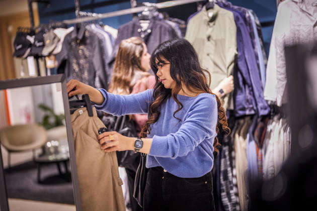 Fotostory Pressetermin bei Zalando: ZALANDO Outlet Store, Headquarters, and Workspaces in Berlin, photographed on September 16, 2026, Berlin, September 16, 2026, Berlin, Germany FOR EDITORIAL USE ONLY – IMAGE USE ONLY IN A ZALANDO CONTEXT Copyright: xDominikxButzmannx
