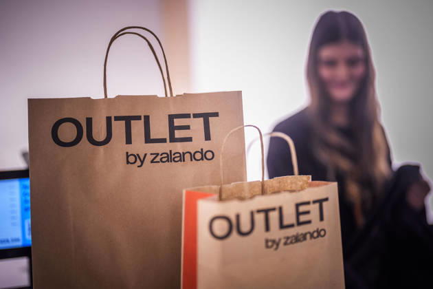 Fotostory Pressetermin bei Zalando: ZALANDO Outlet Store, Headquarters, and Workspaces in Berlin, photographed on September 16, 2026, Berlin, September 16, 2026, Berlin, Germany FOR EDITORIAL USE ONLY – IMAGE USE ONLY IN A ZALANDO CONTEXT Copyright: xDominikxButzmannx