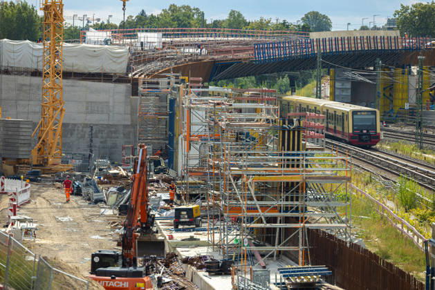 A100 Road Resurfacing of the Westend Bridge, Germany, Berlin-Westend, September 17, 2026: Construction site for the new A100 bridge over the Ringbahn tracks, built to replace the prestressed concrete structure that was demolished in the spring of 2025