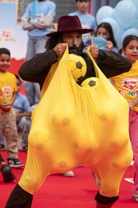 ABB CHILDREN S DAY: Massimo Sinato catches a ball while wearing baggy pants at the Children s Day event at Atelier Gardens Berlin on September 17, 2026