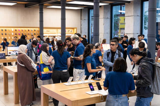 Apple Launches Its New Products Several people view the new iPhone models at the Apple Store in Puerta del Sol on September 18, 2026, in Madrid, Spain. Apple is unveiling its new line of smartphones today iPhone 18, Apple Watch Series 12, Apple Watch Ultra 4, and AirPods. Apple is also releasing its first foldable iPhone, the iPhone Duo. SEPTEMBER 18, 2026 Carlos Lujá Madrid, Spain  Copyright: xCarlosxLujanx 7782671