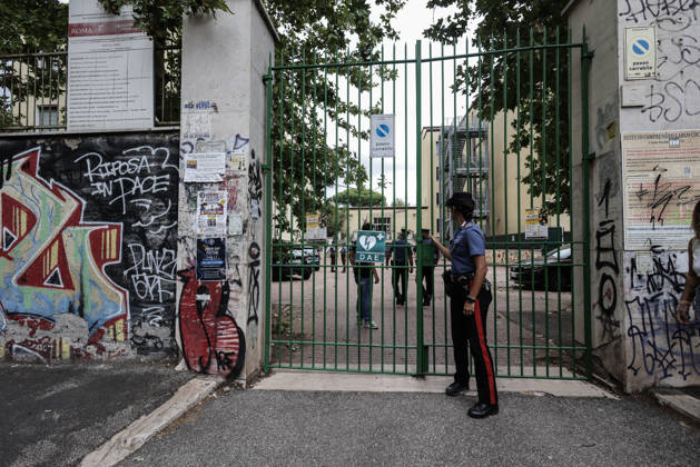 September 18, 2026, Rome, Italia, Italy: A 13-year-old student stabbed his teacher in class and sprayed pepper spray at the Verga Institute in Largo Cocconi, in the Collatina area of Rome, September 18, 2026. Rome Italy  - ZUMAa289 20260918_zia_a289_037 Copyright: xFrancescoxFotiax xAgfx