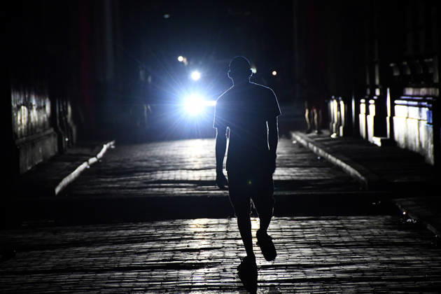 (260919) -- HAVANA, Sept. 19, 2026 -- A citizen walks along a street at night during a nationwide blackout in Havana, capital of Cuba, Sept. 18, 2026. Cuba suffered another nationwide blackout on Friday after its national power grid completely collapsed, state utility Union Electrica (UNE) said. (Photo by Xinhua) CUBA-HAVANA-NATIONWIDE BLACKOUT JoaquinxHernandez 