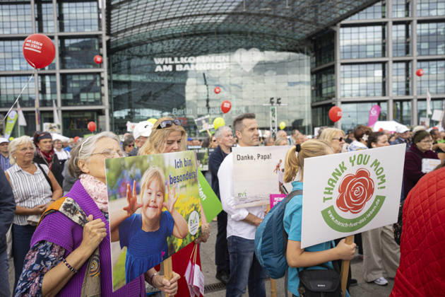 On Saturday, September 19, 2026, numerous anti-abortion activists took part in a March for Life in Berlin organized by the Federal Association for the Right to Life. The Federal Association for the Right to Life is demonstrating against abortion and assisted suicide. According to the announcement, Germany’s largest pro-life event Copyright: epd-bild HansxScherhaufer epd-Marsch_fuers_Leben7-kopieren