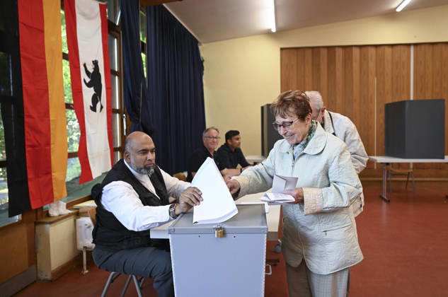 Voters head to polls for Berlin and Mecklenburg-Vorpommern state elections in Germany BERLIN, GERMANY - SEPTEMBER 20: Voters cast their ballots at a polling station in the Charlottenburg district during state elections in Berlin, Germany on September 20, 2026. Voters went to the polls for state elections in both Berlin and Mecklenburg-Vorpommern to elect their respective regional legislatures. Halil Sagirkaya Anadolu Berlin Germany. Editorial use only. Please get in touch for any other usage.  Copyright: x2026xAnadoluxHalilxSagirkayax