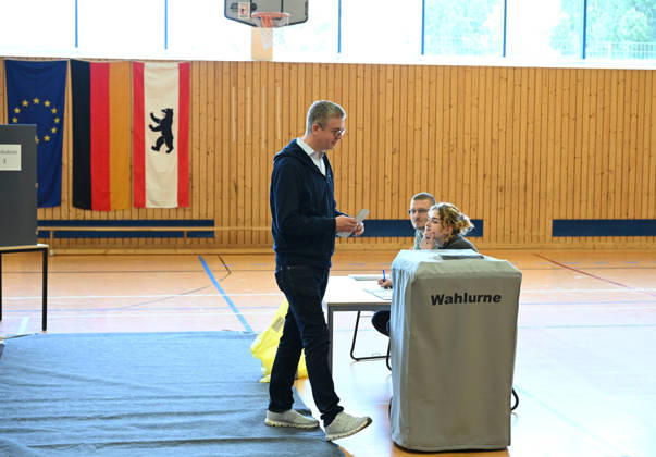 CDU lead candidate Stefan Evers casts his ballot in Berlin BERLIN, GERMANY – SEPTEMBER 20: CDU lead candidate Stefan Evers casts his ballot at a polling station in Berlin, Germany, on September 20, 2026. The Berlin House of Representatives election takes place on September 20, 2026. Volodymyr Sindieiev Anadolu Berlin Germany. Editorial use only. Please get in touch for any other usage.  Copyright: x2026xAnadoluxVolodymyrxSindieievx