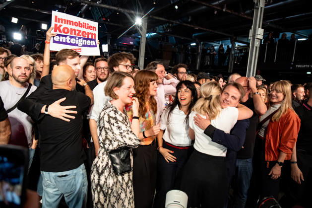 Elif Eralp C, the leading candidate for The Left, celebrates with party leaders and members upon the announcement of the initial election projections for the Berlin House of Representatives at the Festsaal Kreuzberg in Berlin on September 20, 2026. According to ARD’s initial projections, the party is expected to win 24,5 percent of the vote. The Left wins the Berlin House of Representatives