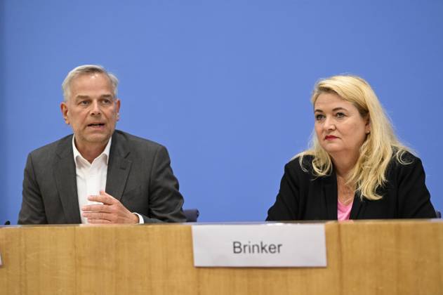 ABB BPK Leif Erik Holm, AfD Mecklenburg-Western Pomerania Kristin Brinker, AfD’s top candidate in Berlin Topic: AfD’s impact of the state elections in Berlin and Mecklenburg-Western Pomerania on federal politics Statement at the BPK Federal Press Conference on September 21, 2026, in Berlin, Berlin, Germany