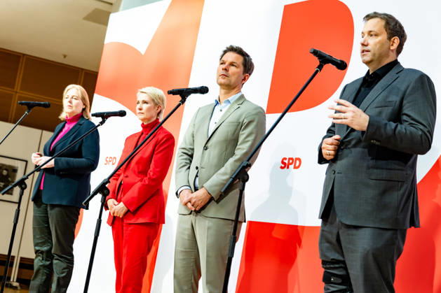 SPD party leaders Bärbel Bas (L) and Lars Klingbeil (R), and SPD top candidates in Mecklenburg-Western Pomerania, Manuela Schwesig (2L), and in Berlin, Steffen Krach (2R), at a press conference at the Willy Brandt House in Berlin on September 21, 2026 Reactions to the state elections in Mecklenburg-Western Pomerania and Berlin
