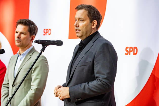 SPD Party Chair Lars Klingbeil R and Berlin’s top candidate Steffen Krach at a press conference at the Willy Brandt House in Berlin on September 21, 2026: Reactions to the state elections in Mecklenburg-Western Pomerania and Berlin