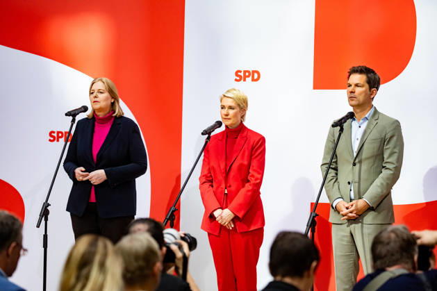 SPD Party Chair Bärbel Bas and the SPD’s top candidates in Mecklenburg-Western Pomerania, Manuela Schwesig, and in Berlin, Steffen Krach, at a press conference at the Willy Brandt House in Berlin on September 21, 2026. Reactions to the state elections in Mecklenburg-WesternPomerania and Berlin