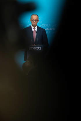 Chancellor Friedrich Merz appears before the press alongside the CDU’s top candidate for Berlin, Stefan Evers, at the Konrad Adenauer Haus Deutschland in Berlin on September 21, 2026. Following another historic election defeat for the CDU in Mecklenburg-Western Pomerania and poor results in the Berlin House of Representatives election, Ch