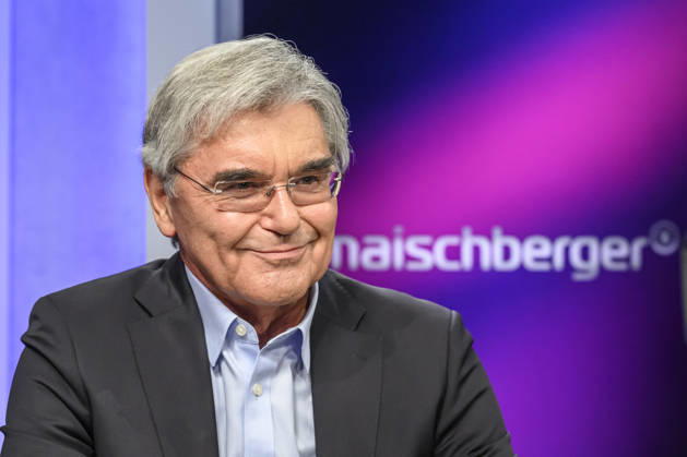 Pictured, from left: Joe Kaeser of Siemens Energy, Germany, Berlin, studio, appearing on Maischberger, a political talk show, TV program, with host Sandra Maischberger, Das Erste, filmed at Studio 20 in Adlershof on September 21, 2026, Copyright: HMBxMedia UwexKoch