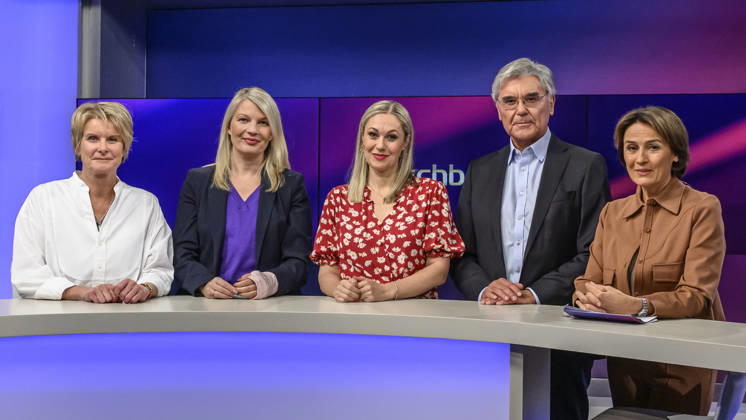 In the photo, from left: Susanne Gaschke (NZZ), Annett Meiritz (Handelsblatt), Ruth Moschner (host), Joe Kaeser (Siemens Energy), Sandra Maischberger, GER, Berlin, studio, guest on *Maischberger*, political talk show, TV, program, hosted by Sandra Maischberger, Das Erste, from Adlershof, Studio 20, September 21, 2026, Copyright: HMBxMedia UwexKoch