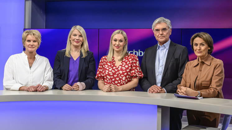 In the photo, from left: Susanne Gaschke (NZZ), Annett Meiritz (Handelsblatt), Ruth Moschner (host), Joe Kaeser (Siemens Energy), Sandra Maischberger, GER, Berlin, studio, guest on *Maischberger*, political talk show, TV, program, hosted by Sandra Maischberger, Das Erste, from Adlershof, Studio 20, September 21, 2026, Copyright: HMBxMedia UwexKoch