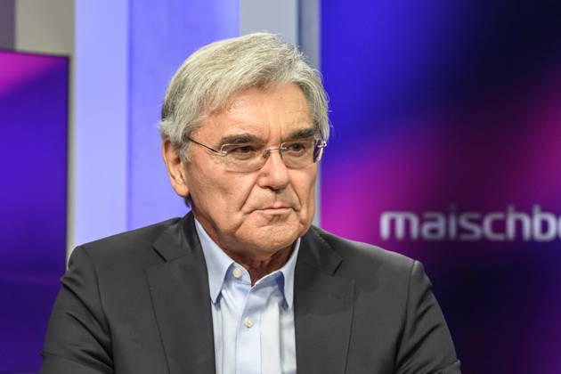 Pictured, from left: Joe Kaeser of Siemens Energy, GER, Berlin, studio, guest on *Maischberger*, political talk show, TV, program, with host Sandra Maischberger, *Das Erste*, filmed at Studio 20 in Adlershof on September 21, 2026, Copyright: HMBxMedia UwexKoch