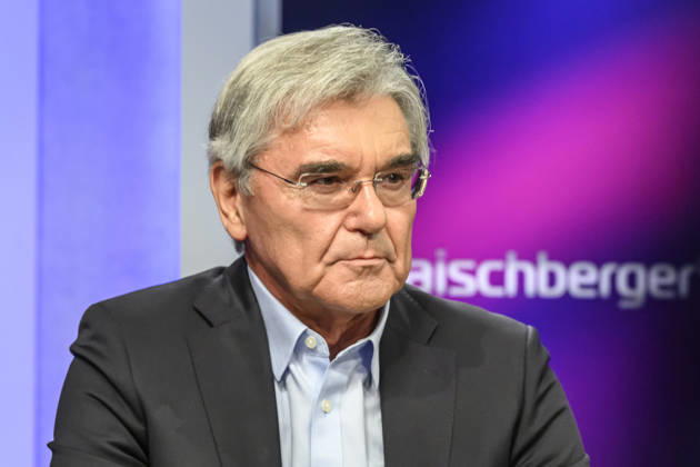 Pictured, from left: Joe Kaeser of Siemens Energy, GER, Berlin, studio, guest on *Maischberger*, political talk show, TV, program, with host Sandra Maischberger, *Das Erste*, filmed at Studio 20 in Adlershof on September 21, 2026, Copyright: HMBxMedia UwexKoch