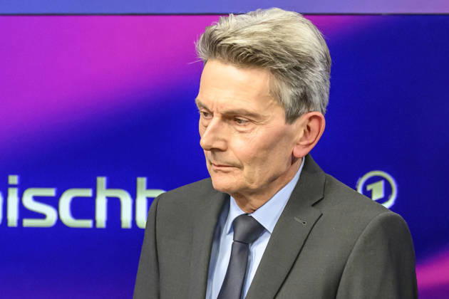 Pictured from left: Rolf Mützenich, SPD, former parliamentary group leader, GER, Berlin, studio, guest on *Maischberger*, political talk show, TV, program, with host Sandra Maischberger, Das Erste, from Studio 20 in Adlershof, September 22, 2026, Copyright: HMBxMedia UwexKoch