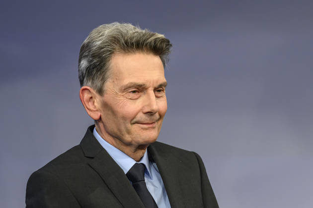 Pictured from left: Rolf Mützenich, SPD, former parliamentary group leader, GER, Berlin, studio, guest on Maischberger, political talk show, TV, program, with host Sandra Maischberger, Das Erste, from Studio 20 in Adlershof, September 22, 2026, Copyright: HMBxMedia UwexKoch