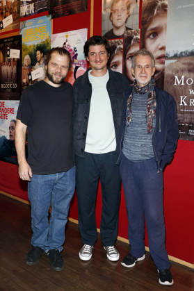 Tomorrow Was War, Film Premiere at the Delphi Lux, Berlin, September 22, 2026 Director Nicolas Ehret with lead actors Enno Trebs and Ulrich Matthes at a photo call for the premiere of *Tomorrow Was War* at the Delphi Lux in Berlin on September 22, 2026 Berlin Delphi Lux Copyright: xAnitaxBuggex