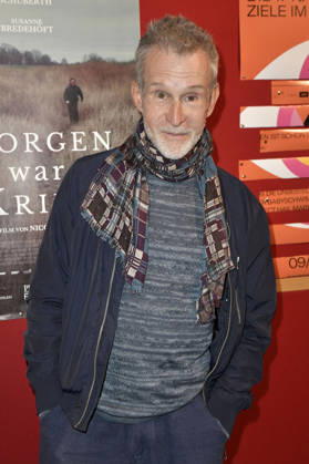 Ulrich Matthes at the premiere of the movie *Morgen war Krieg* at the Delphi Lux in Berlin, September 22, 2026 Foto:xM.xBehrensx xFuturexImagex krieg_6907