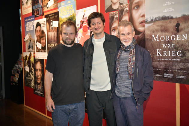 Fabian Gamper, Nicolas Ehret, and Ulrich Matthes at the premiere of the movie *Morgen war Krieg* at the Delphi Lux in Berlin, September 22, 2026 Foto:xM.xBehrensx xFuturexImagex krieg_6923