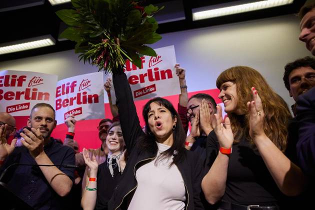 State Party Convention of Die Linke ** FOR EDITORIAL USE ONLY ** EDITORIAL USE ONLY ** p Elif Eralp, Die Linke’s top candidate for the House of Representatives election, is celebrated at her party’s state convention. Germany, Berlin. Berlin. Copyright JörgxCarstensen Copyright: JörgxCarstensen doc87ra1tnv9sz1jda55neg ,EDITORIAL USE ONLY Copyright: JörgxCarstensen