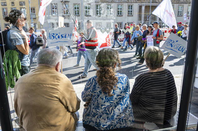 Social protests organized by the DGB, Germany, Berlin, September 26, 2026: The older generation calls for disarmament. Sitting at a BVG bus stop: There’s Enough for Everyone and Merz Must Go. Posters, banners, and slogans against the federal government’s cuts to social services. Cutting social benefits, Nationw
