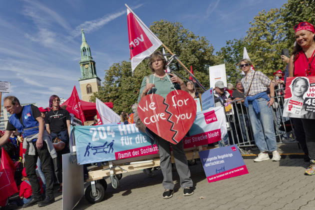 DGB Demonstration Against the Dismantling of the Welfare State September 26, 2026, Berlin, Germany: Demonstration and rally in front of the Rotes Rathaus as part of the DGB Day of Action against the dismantling of the welfare state and military buildup