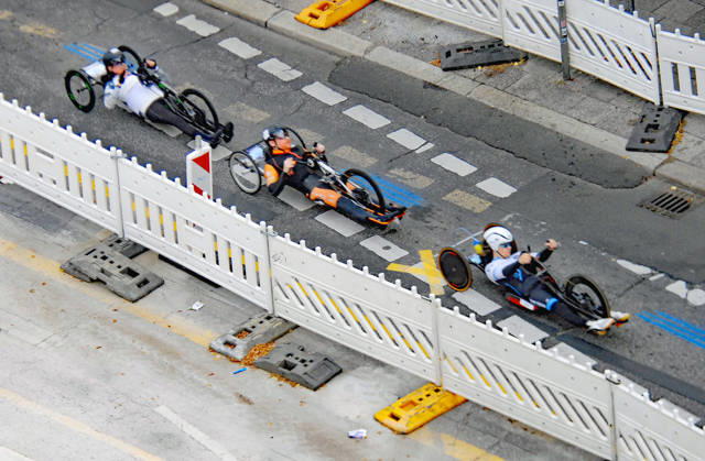 Obstacle course at the 13-kilometer mark, due to a long-term construction project by the BVG on Heinric Heine Street