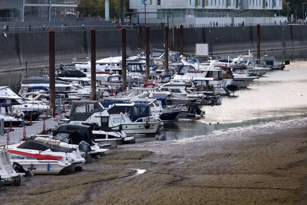 Low Water Levels at Cologne’s Rheinauhafen The Rhine water level in Cologne has once again dropped to a new all-time low. On Sunday, during low water, the level fell to 40 centimeters, breaking the previous record of 44 centimeters. Featured image, stock photo: Cologne, September 27, 2026, North Rhine-Westphalia, Germany Copyright: xChristophxHardtx